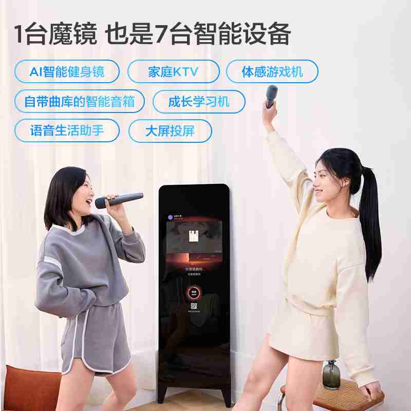 赛道内,跑者们挥洒汗水,勇往直前,拼搏到底。